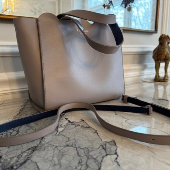 Kate Spade Smooth Taupe Leather Tote Crossbody. Medium sized. EUC. - Picture 2 of 7